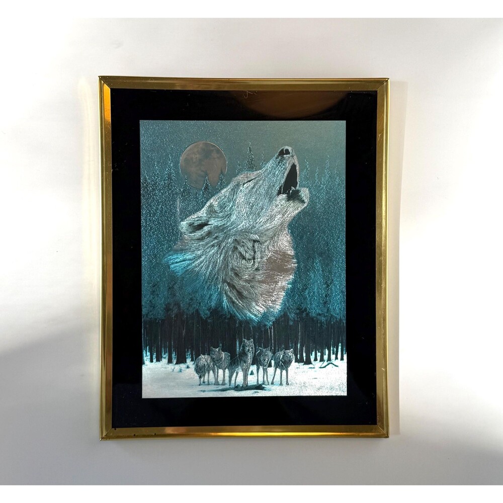 Vintage Wolf Wall Hanging: Majestic Moonlit Decor